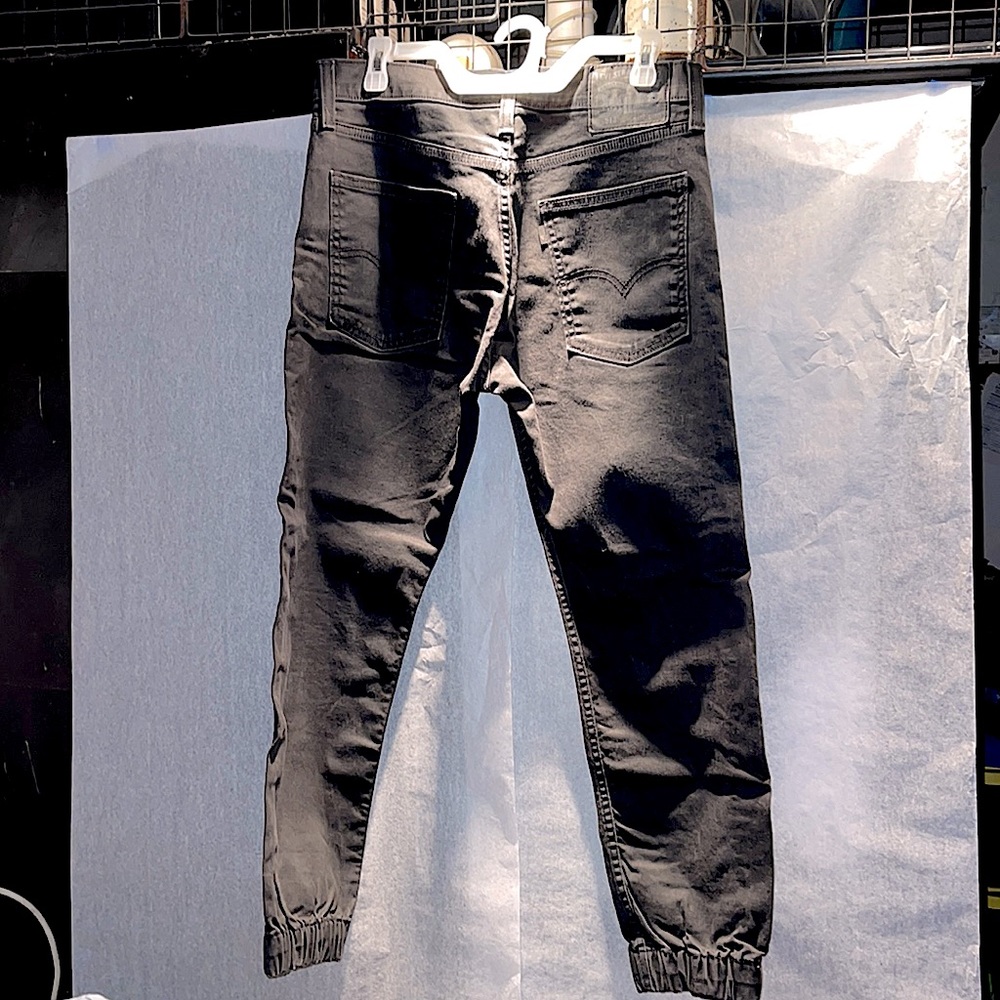Like new Levi's 513 straight black only worn twice.